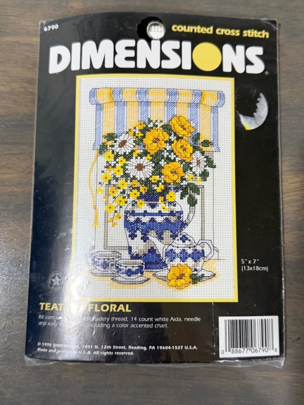 Vintage Dimensions New Sealed Cross Stitch Kit Teatime Floral Design Daisies